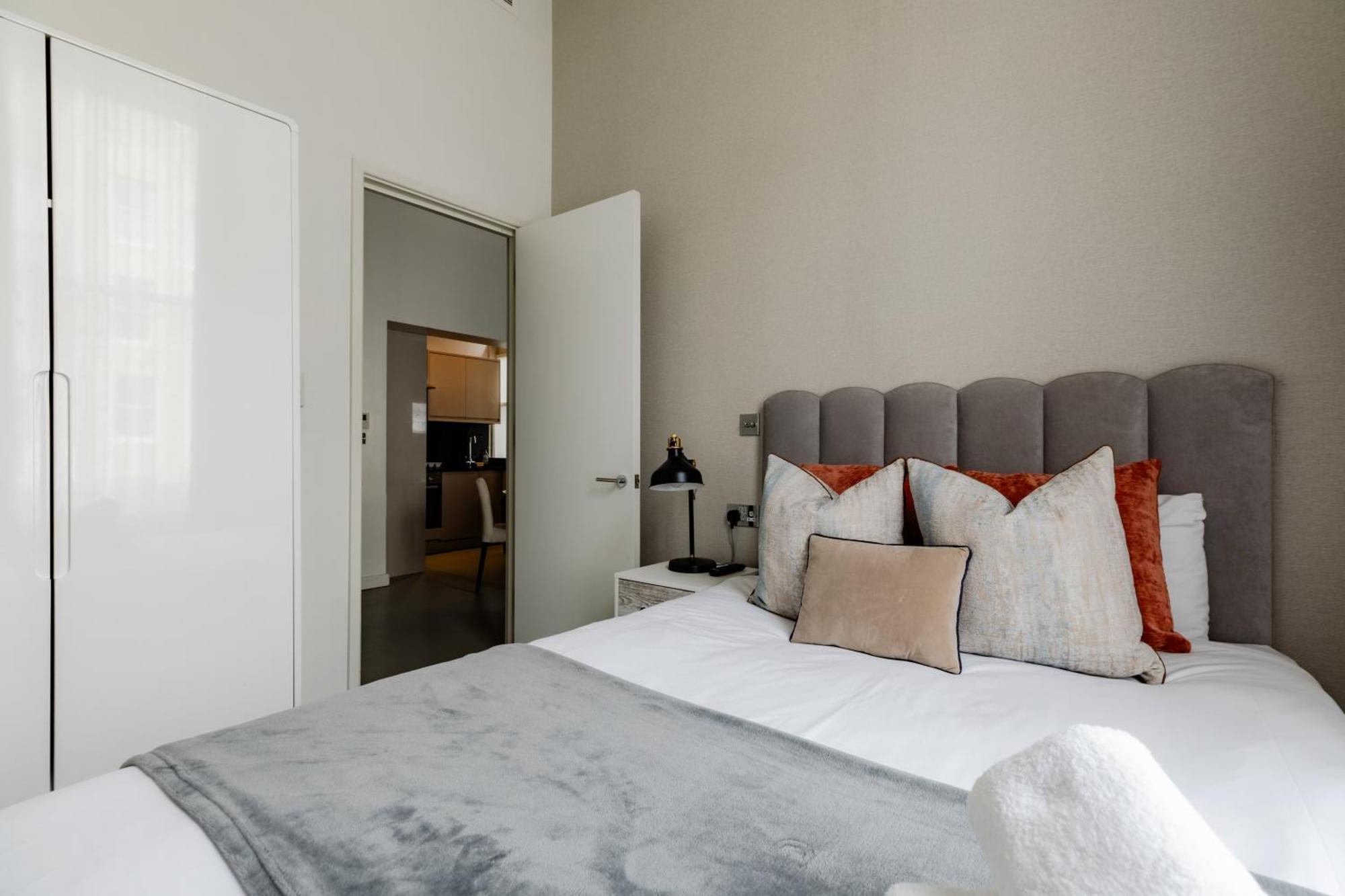 High Street Kensington Apartment *